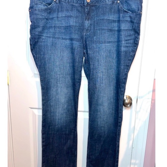 Wrangler Women's Plus Size Essential Mid Rise Straight Leg Jean - Picture 3 of 6
